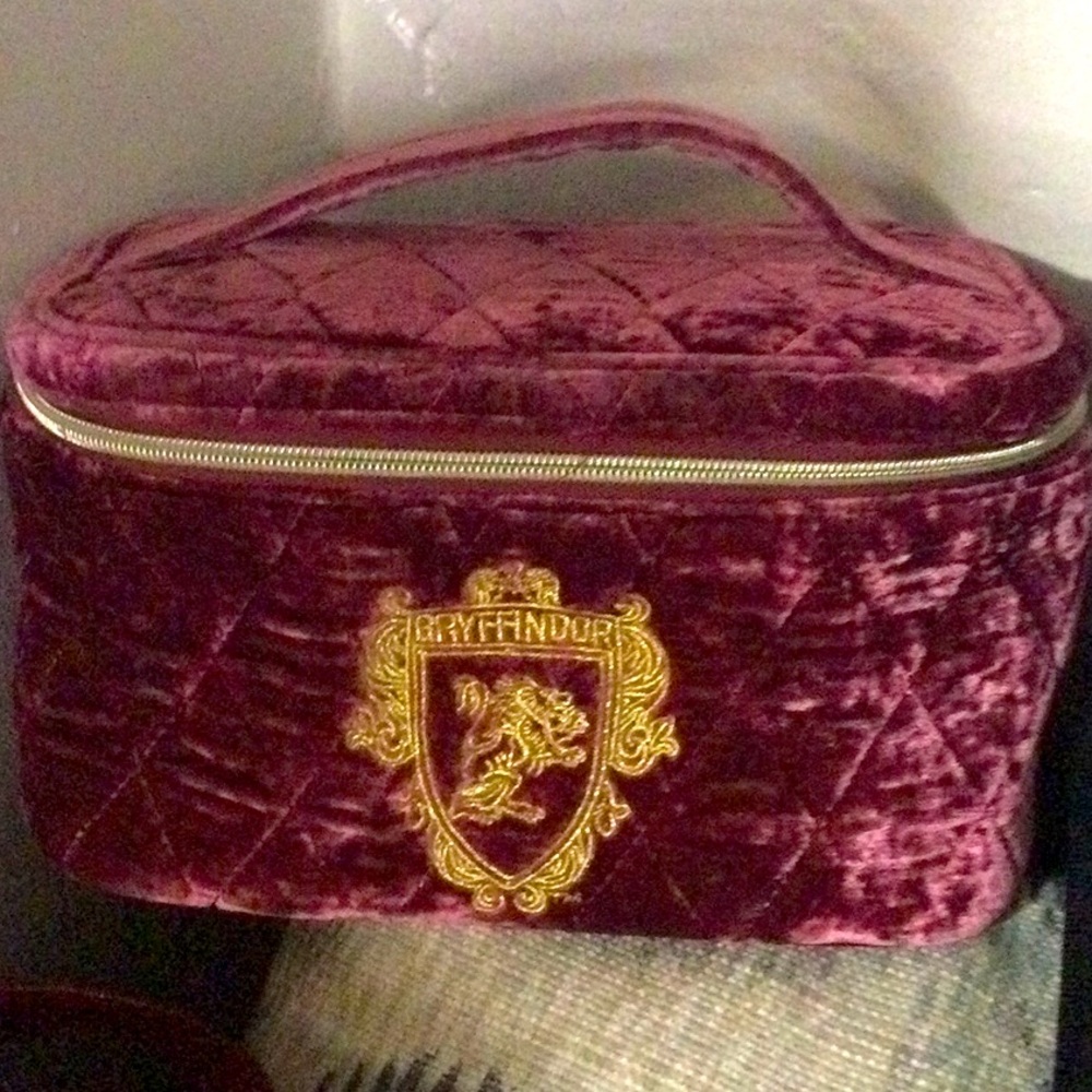 Gryffindor traveling cosmetics case